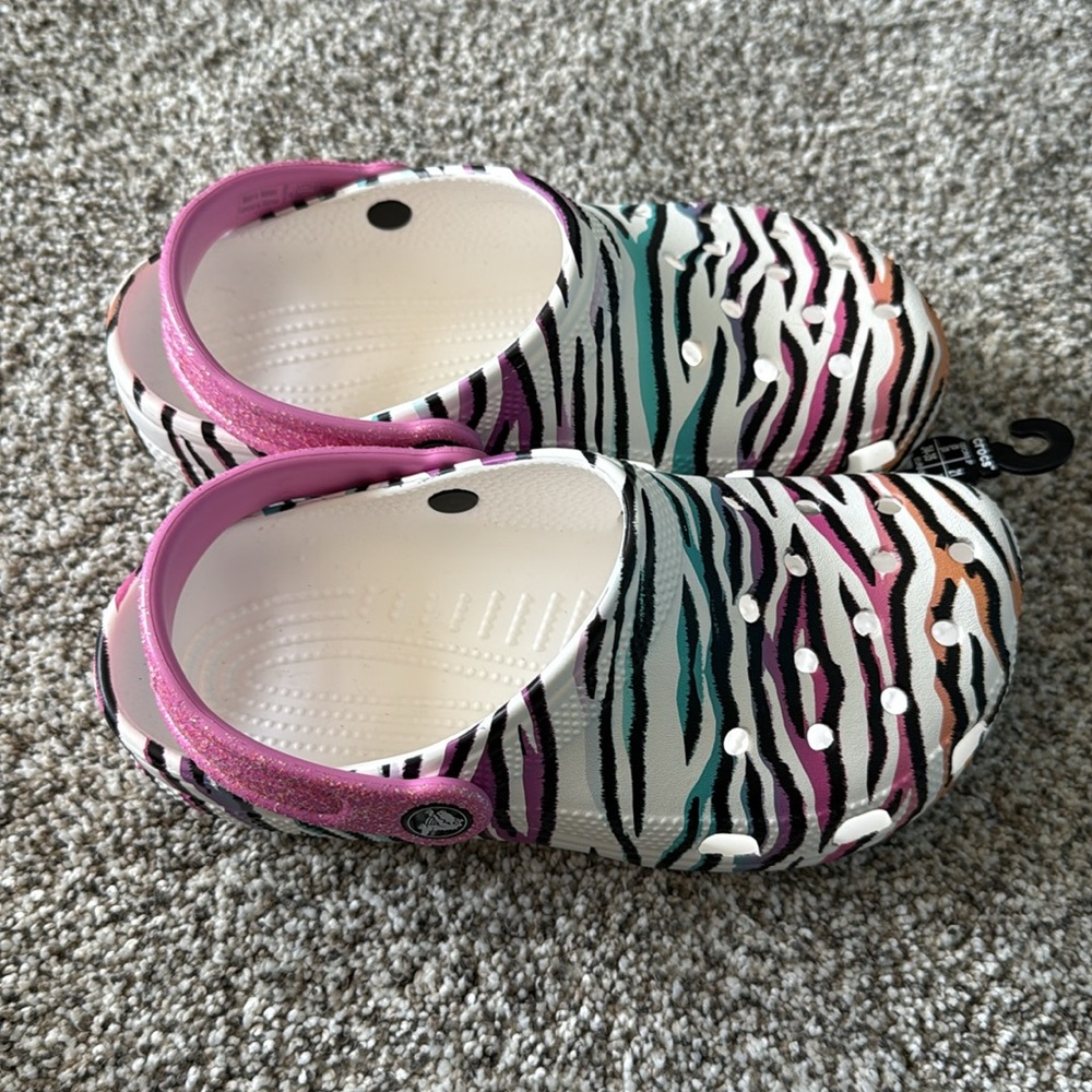 NWT Crocs Size J3